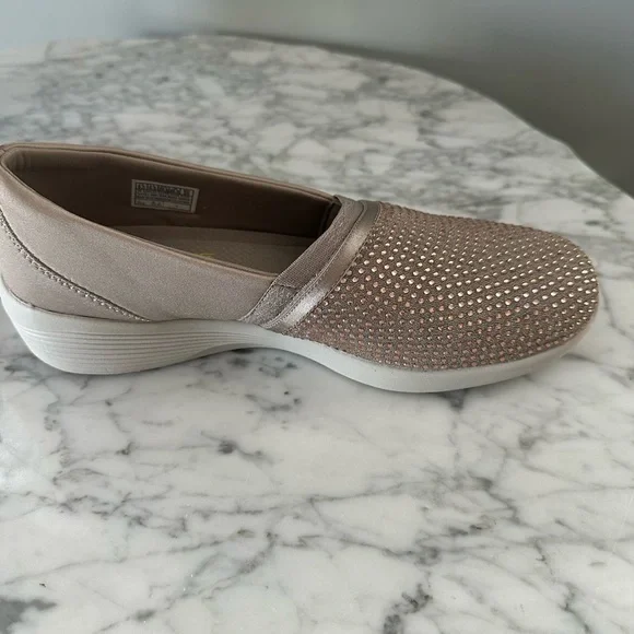 Skechers Taupe Rhinestone Slip-On Sneakers Women’s Memory Foam Size 9.5 - Picture 10 of 11